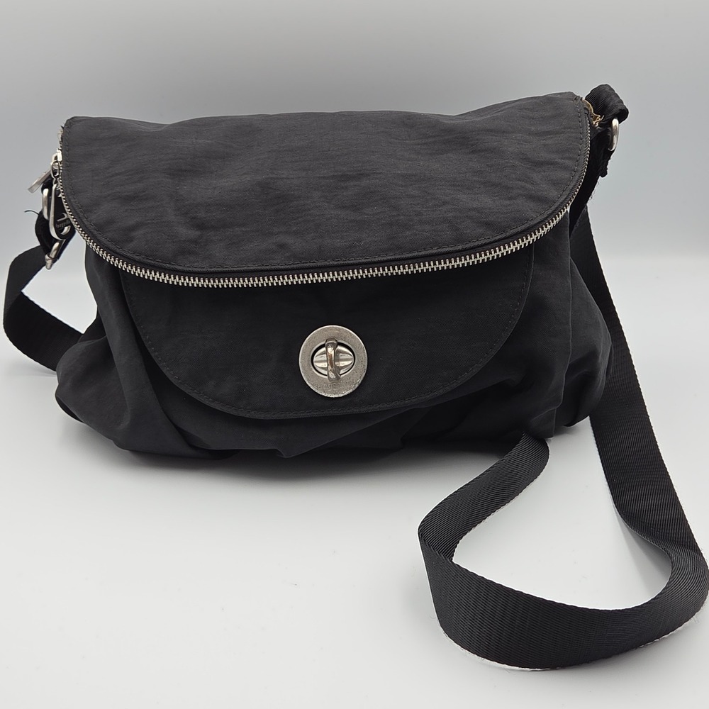 Baggallini Crossbody Bag Women OS Black Good Nylon Turn-Lock Travel Messenger